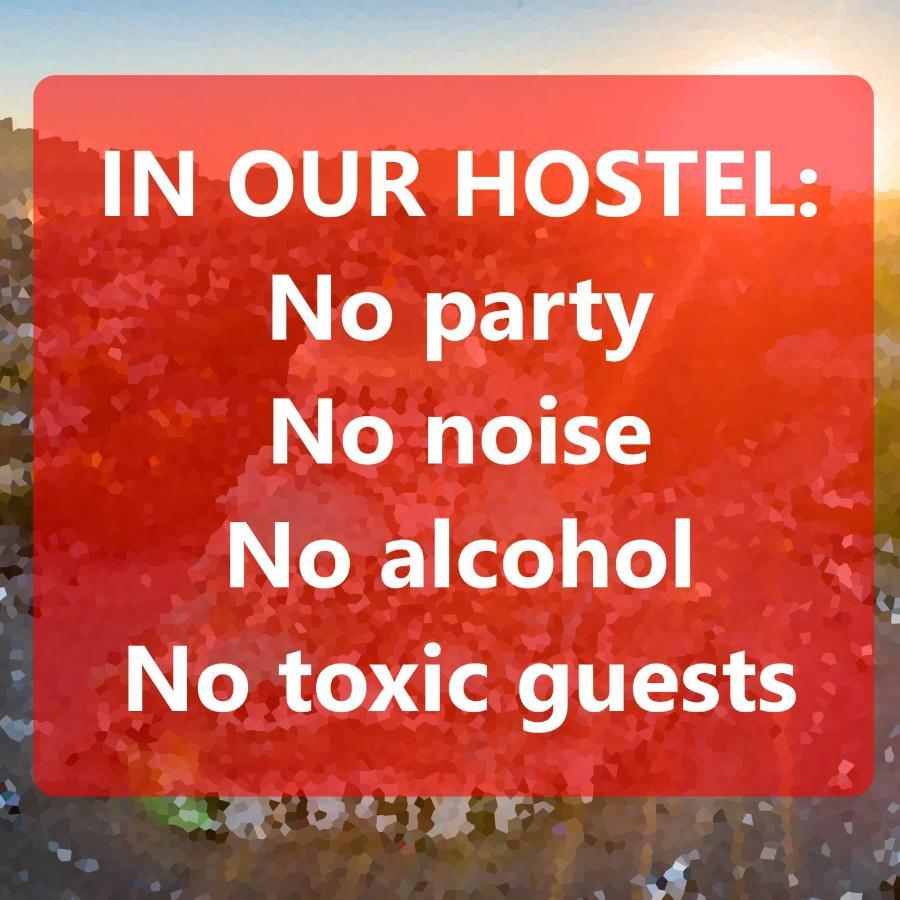 "No Party & Many Rules" Hostel N1 Sofia Esterno foto